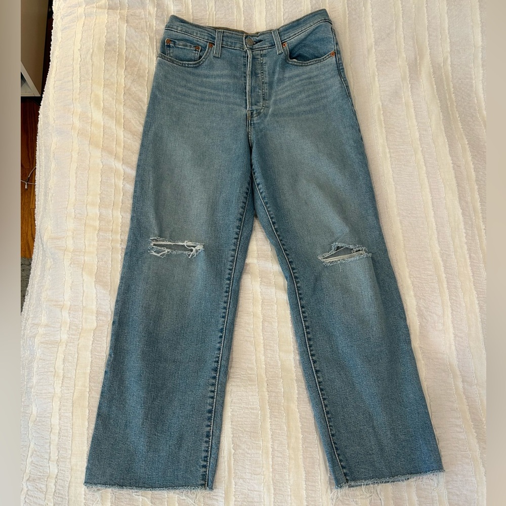 Levi’s jeans size 28